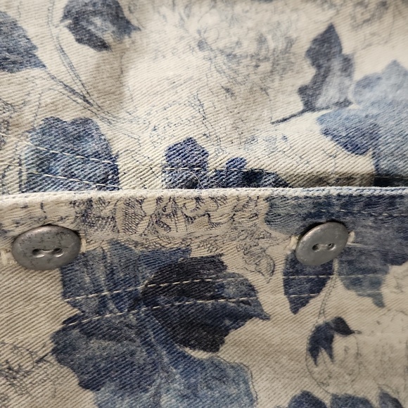 Women's Vest - Picture 4 of 8